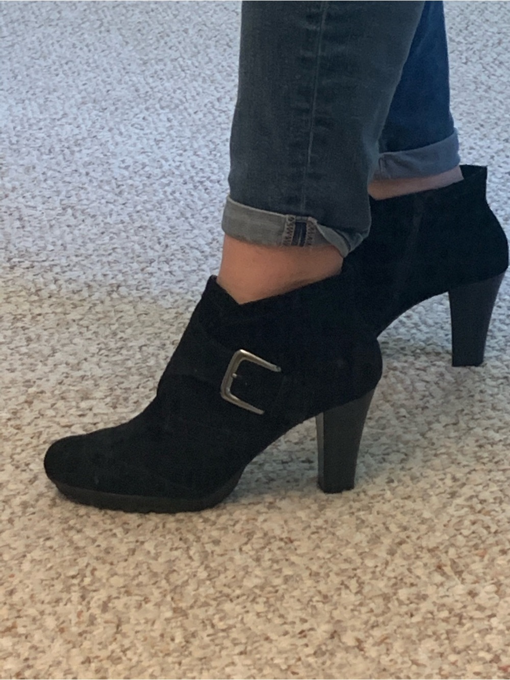 New AEROSOLES Black Suede Ankle Bootie size 8